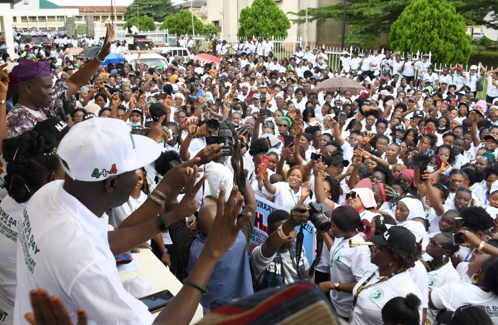 PHOTO: Hairdresser Association Pay a Solidarity Visit to Governor’s Office