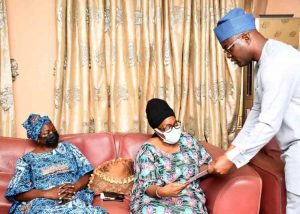 makinde-visits-alao-akala-family